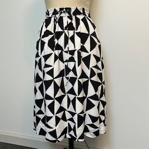 MIDI skirt with pockets